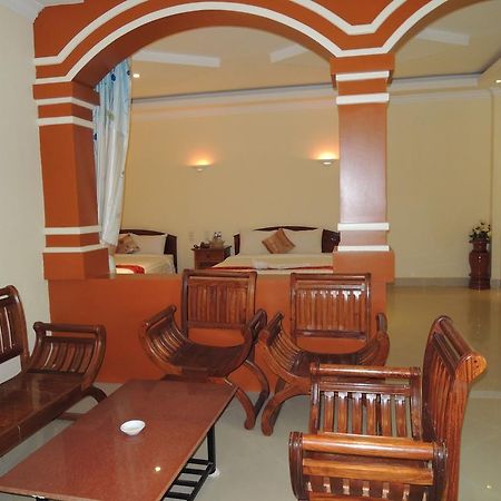 Lux Star Town Hotel Phnom Penh Esterno foto