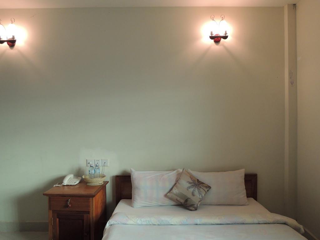 Lux Star Town Hotel Phnom Penh Esterno foto