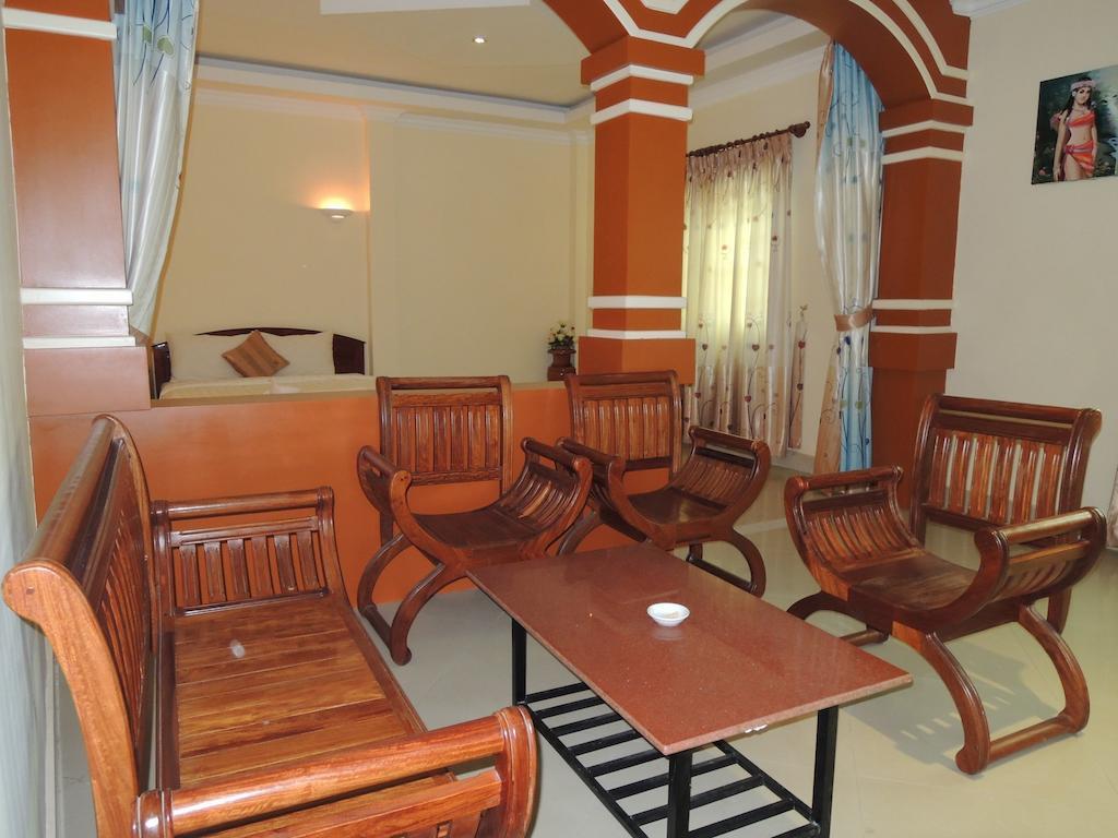 Lux Star Town Hotel Phnom Penh Esterno foto