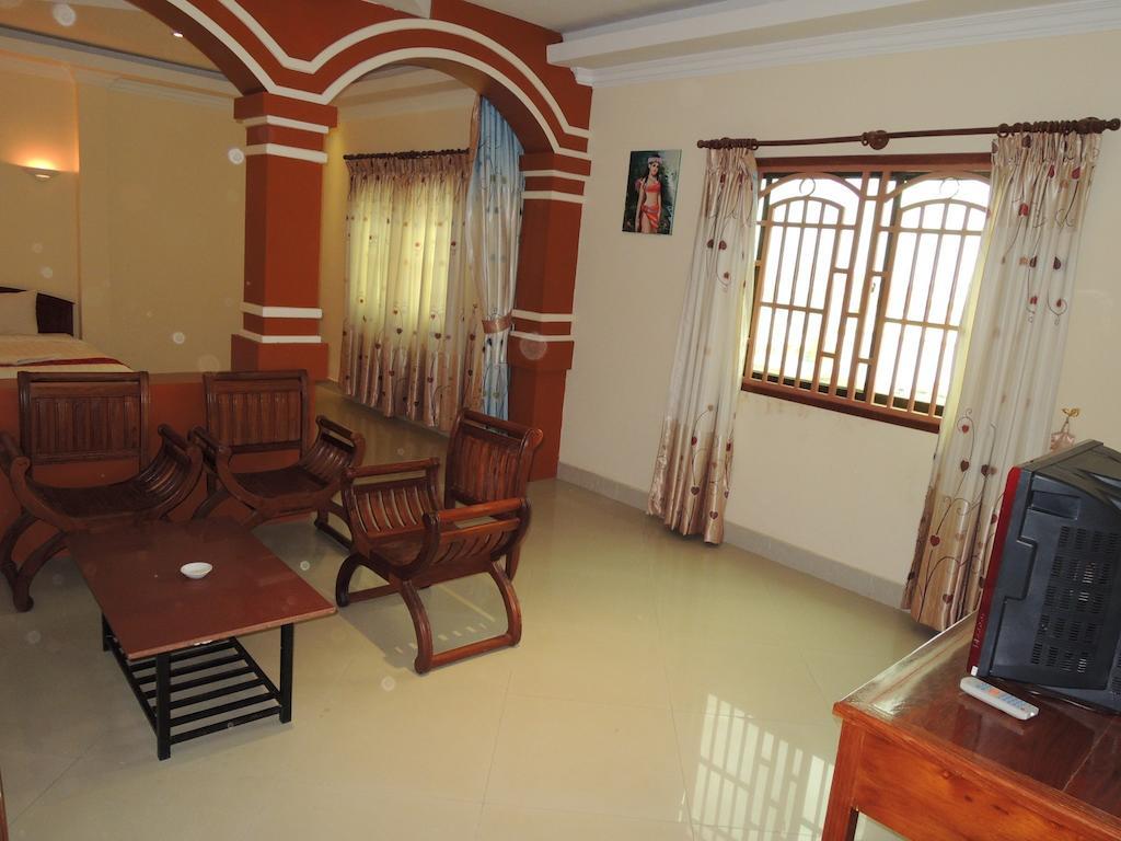 Lux Star Town Hotel Phnom Penh Esterno foto