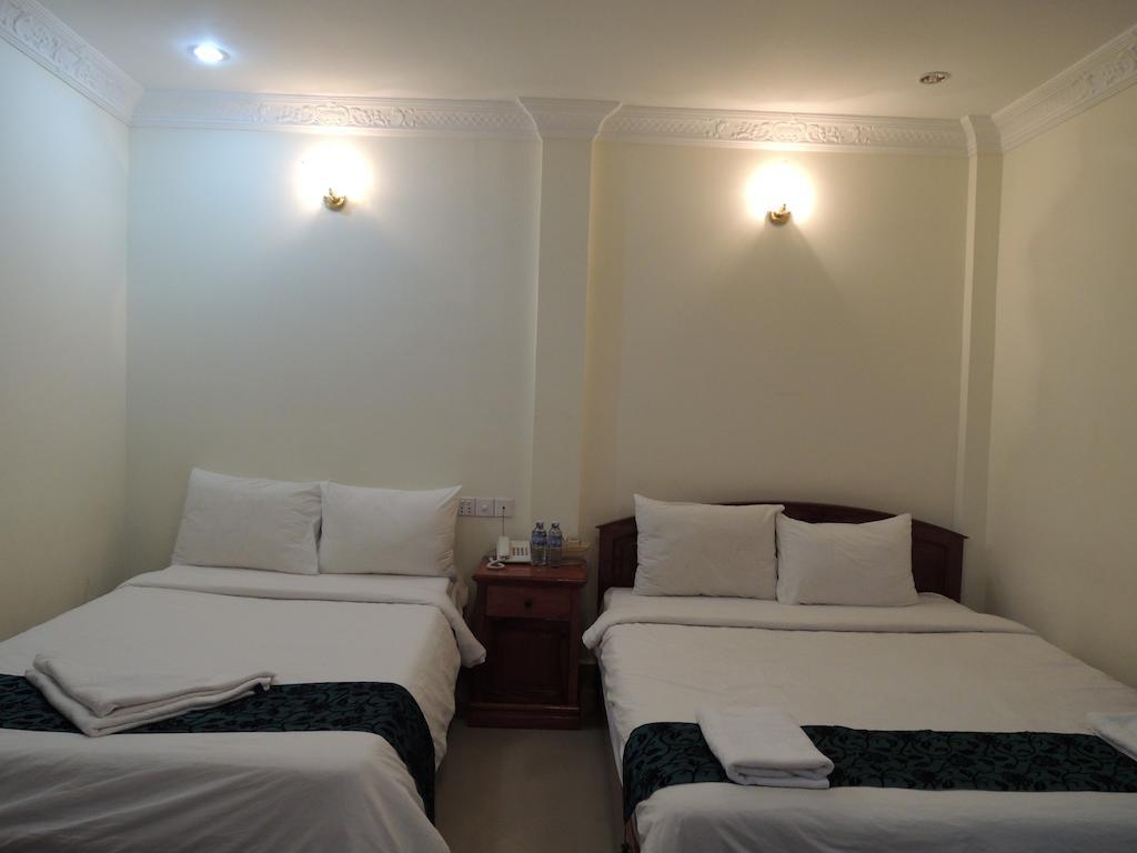 Lux Star Town Hotel Phnom Penh Esterno foto