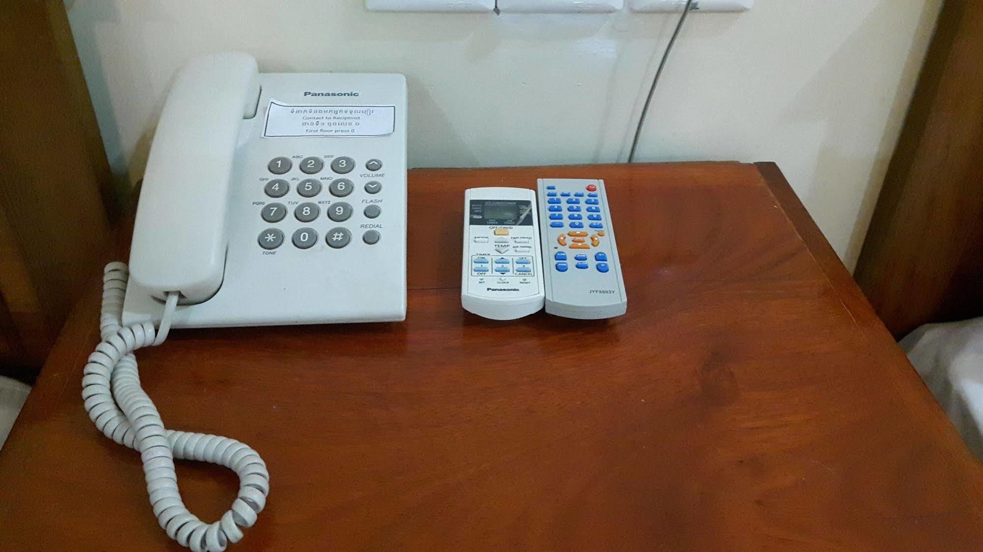 Lux Star Town Hotel Phnom Penh Esterno foto