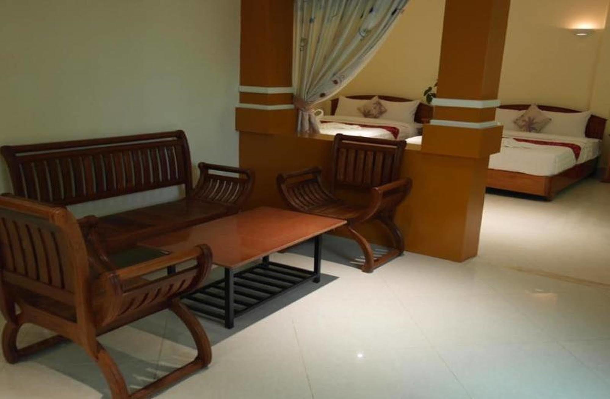 Lux Star Town Hotel Phnom Penh Esterno foto