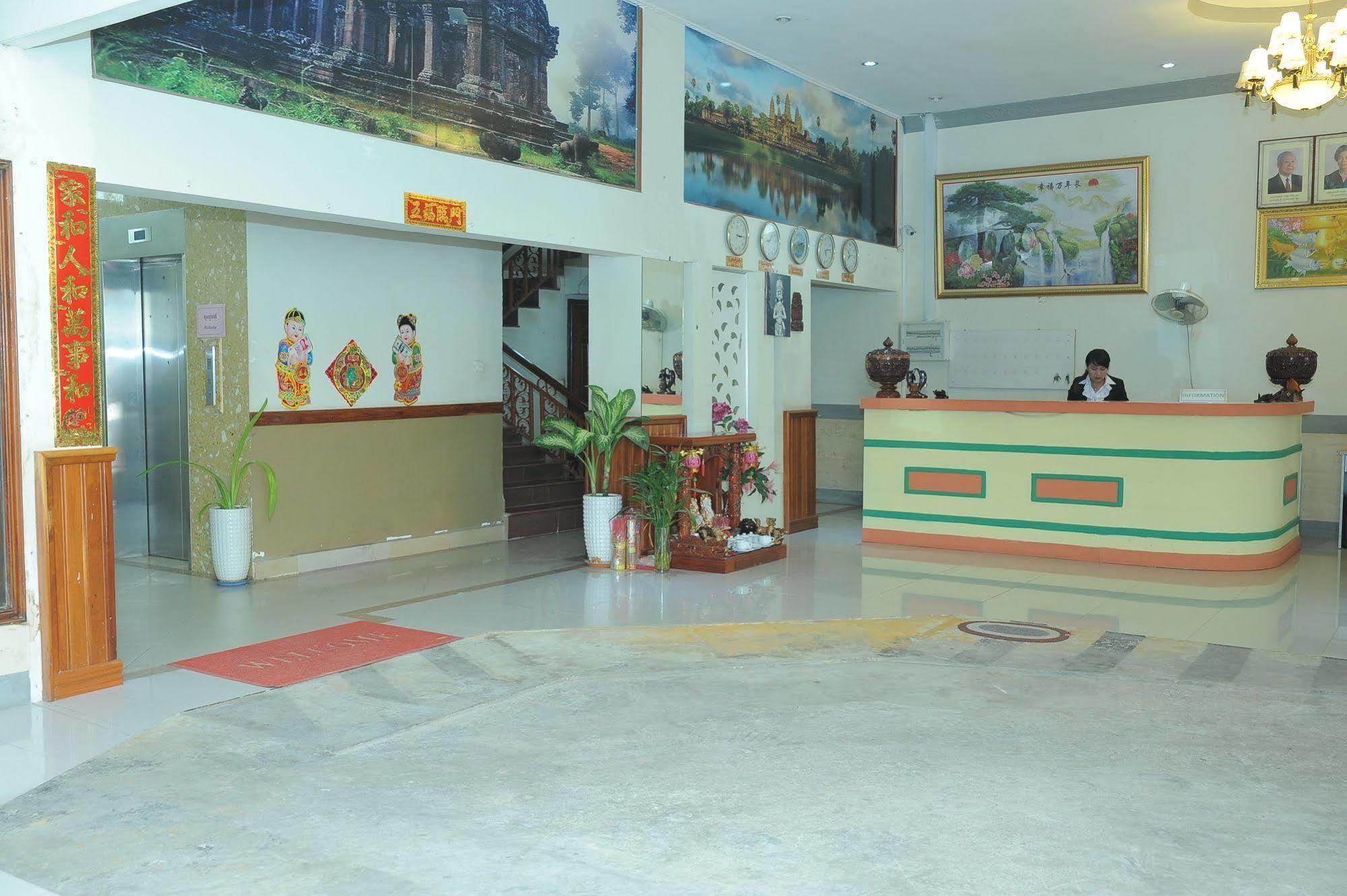 Lux Star Town Hotel Phnom Penh Esterno foto