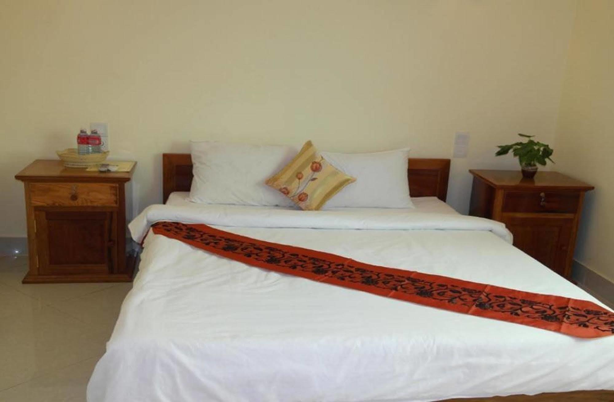 Lux Star Town Hotel Phnom Penh Esterno foto