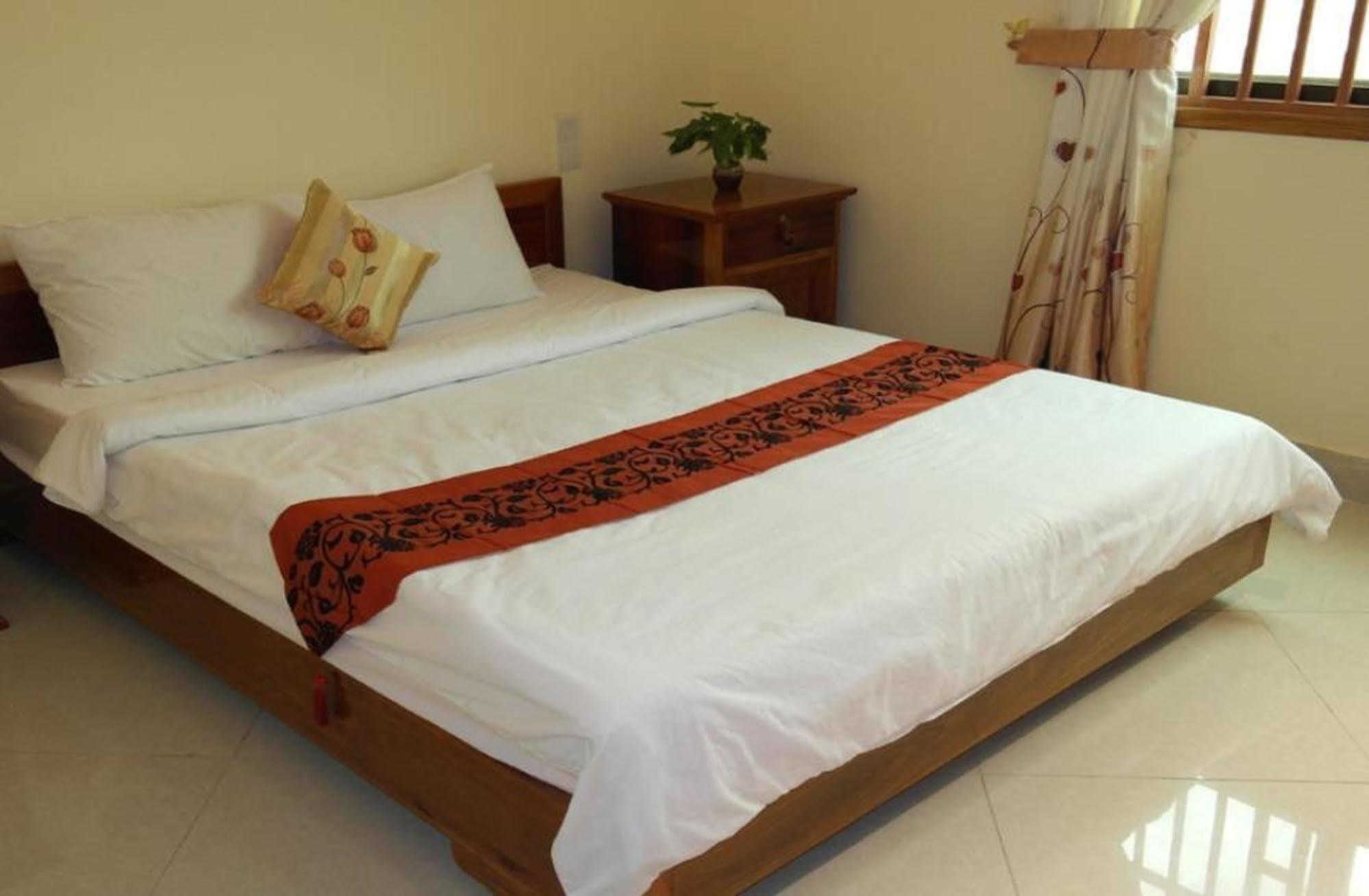 Lux Star Town Hotel Phnom Penh Esterno foto