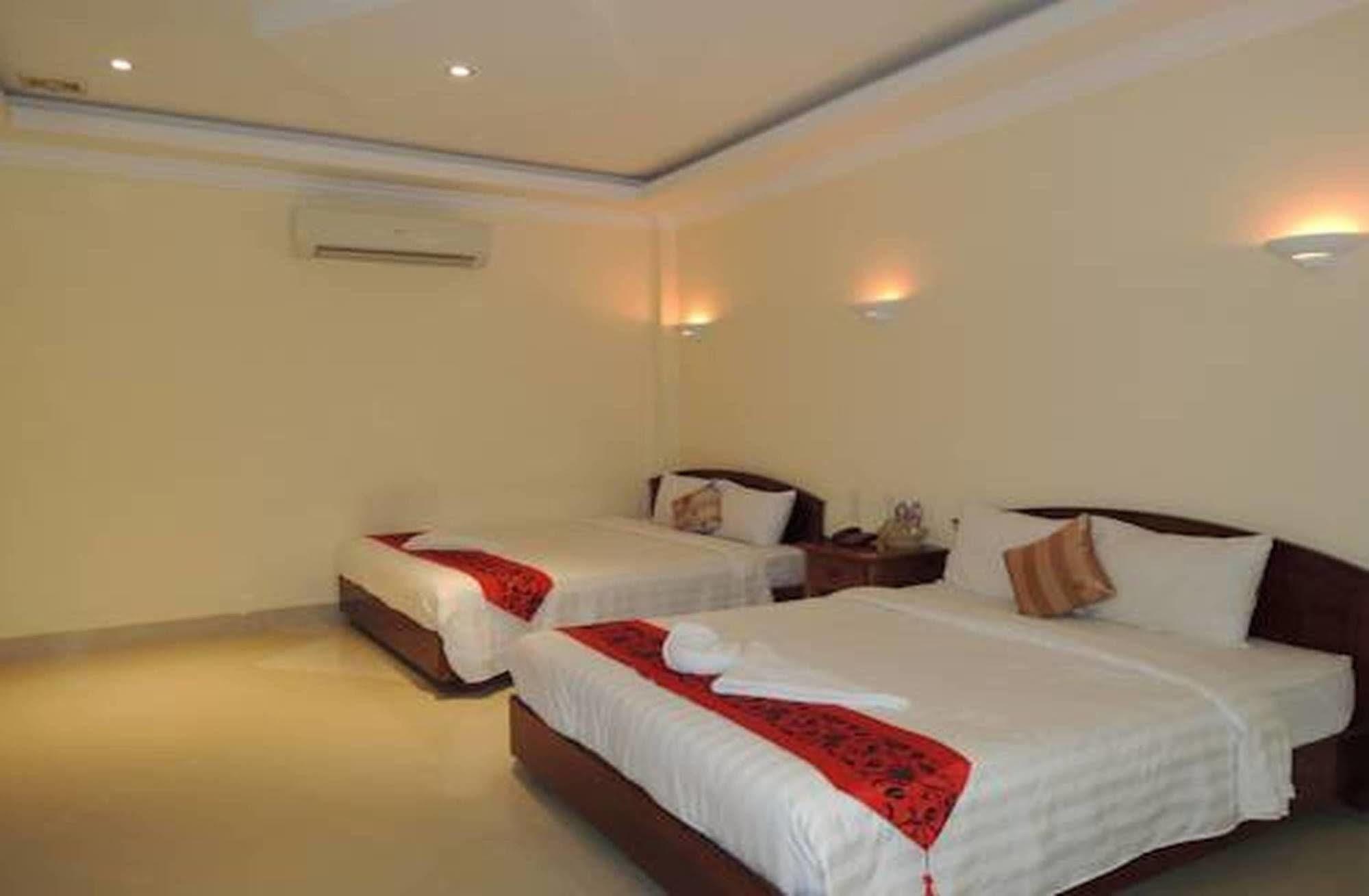Lux Star Town Hotel Phnom Penh Esterno foto